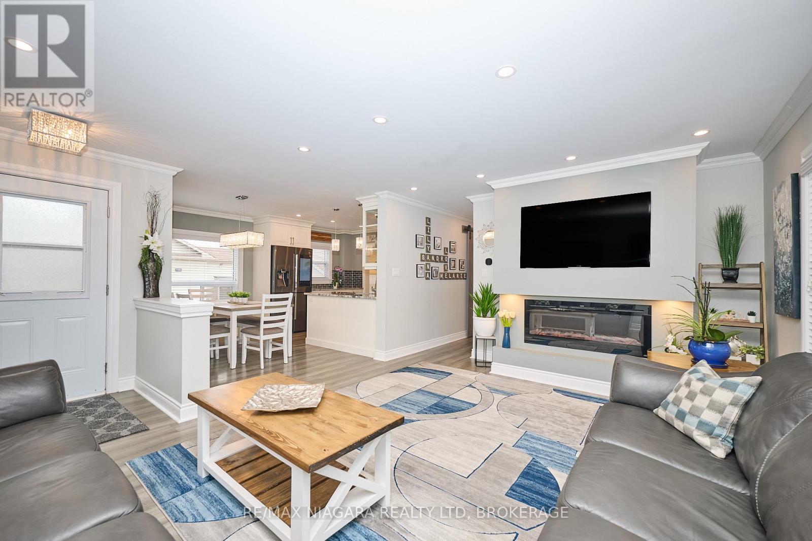 5667 Montrose Rd, Niagara Falls, ON L2H 1K9