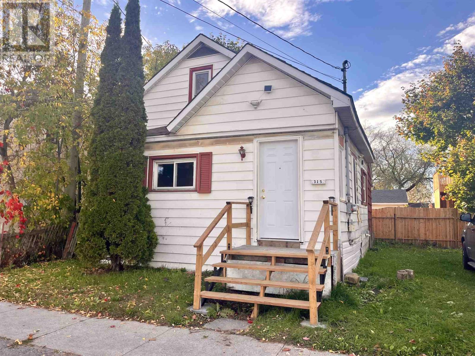315 Huron St, Sault Ste. Marie, ON P6A 1R7