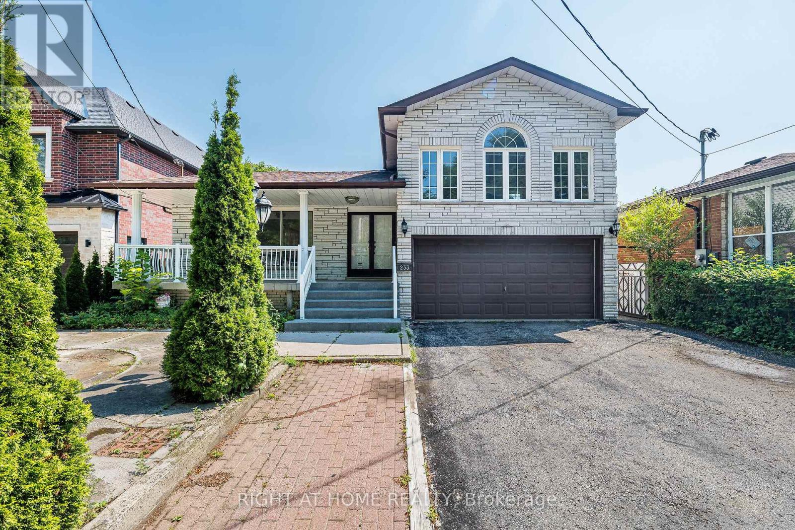 233 Faywood Blvd, Toronto, ON M3H 2Y3