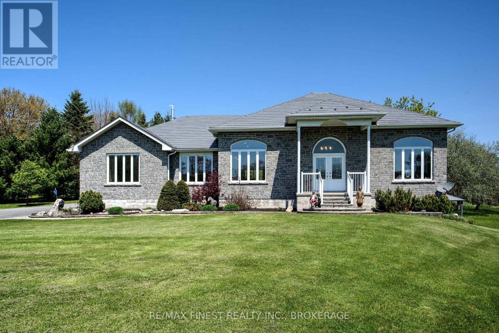 4362 Church St, South Frontenac, ON K0H 2T0