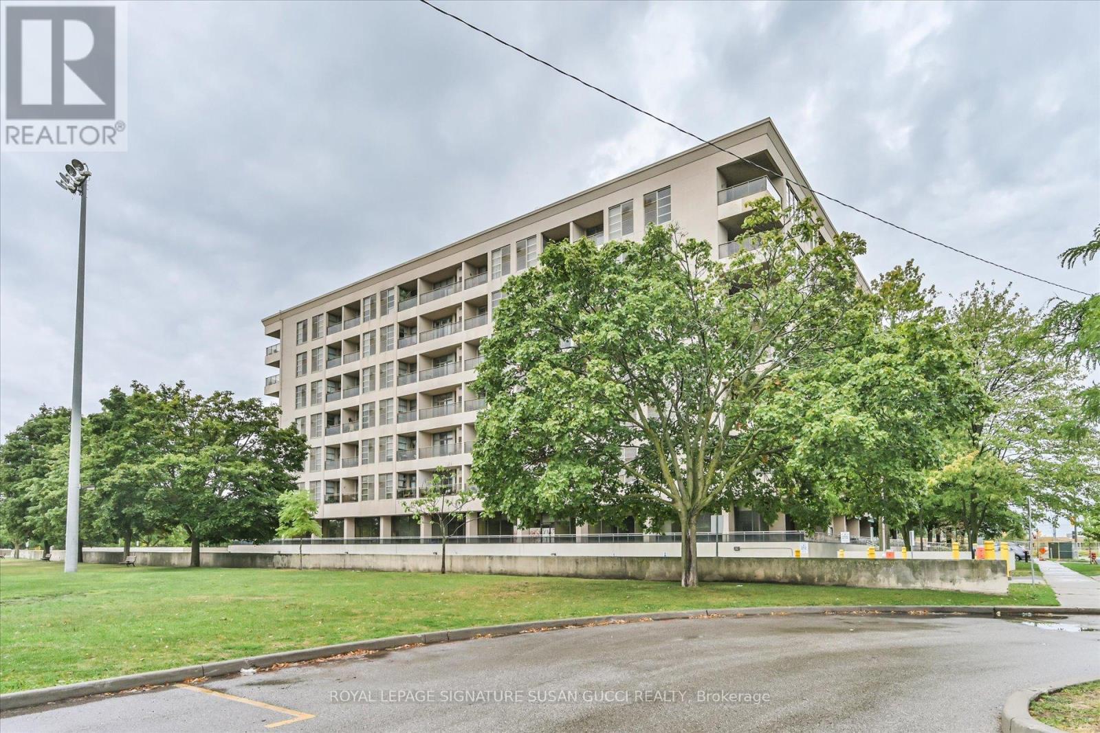 616 1 Leaside Park Dr, Toronto, ON M4H 1R1