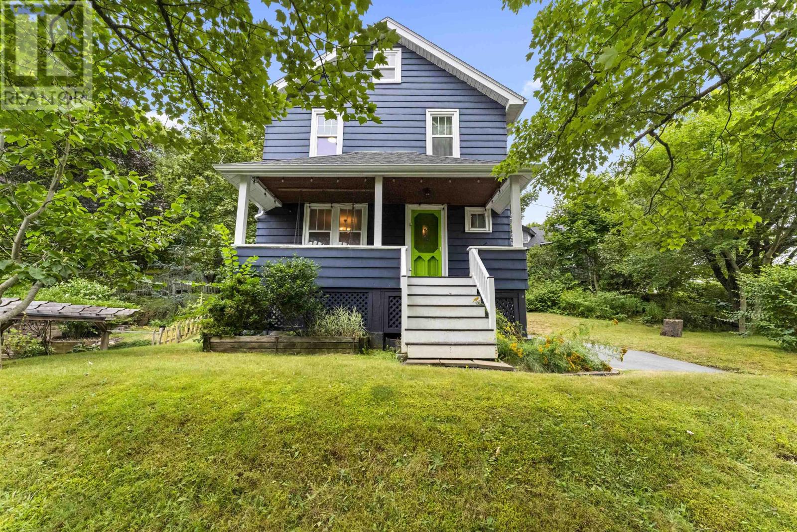 3 Southdale St, Dartmouth, NS B2Y 2H7