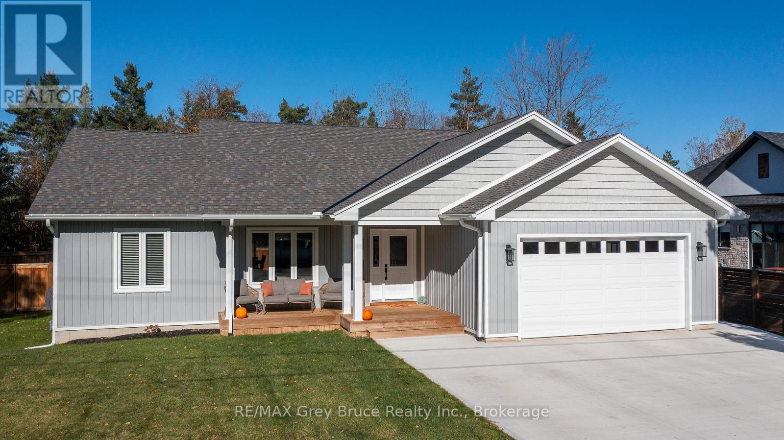 611 Sixth St N, South Bruce Peninsula, ON N0H 2G0