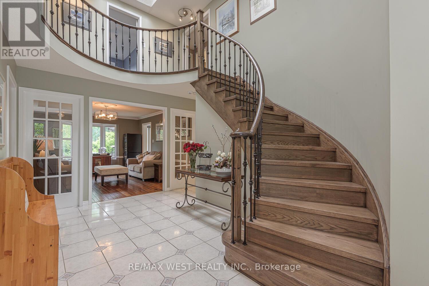 12 Barr Cres, Brampton, ON L6Z 3C3