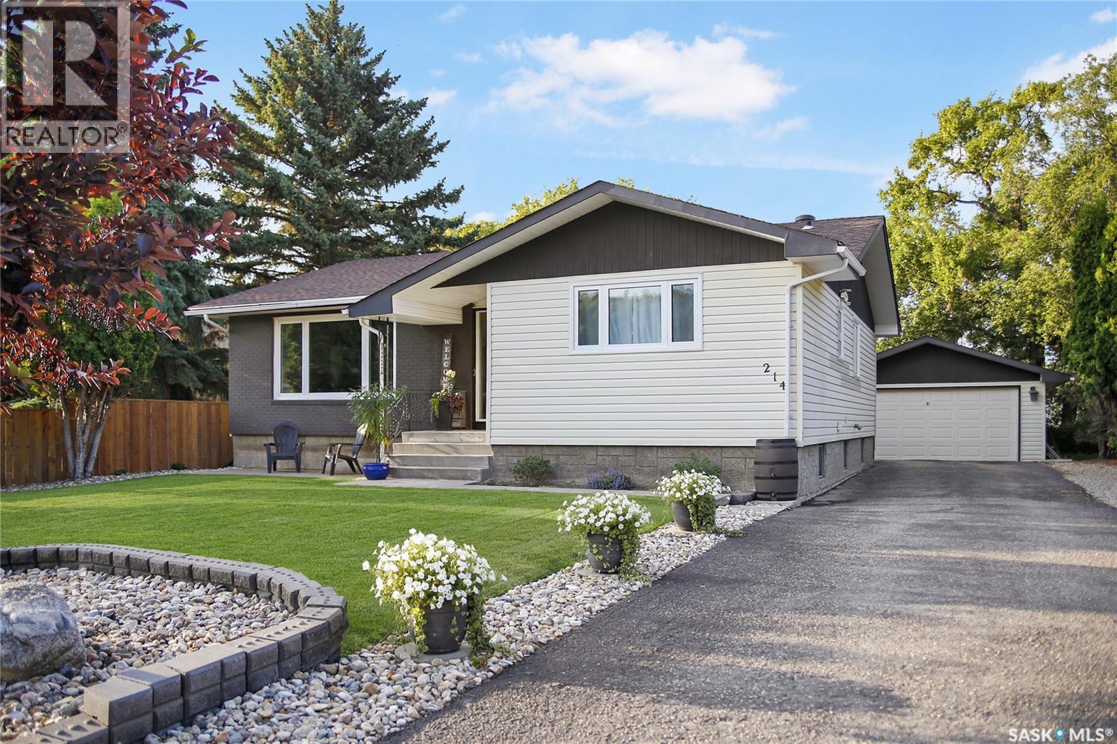 214 Lake Ave, Fort Qu'Appelle, SK S0G 1S0