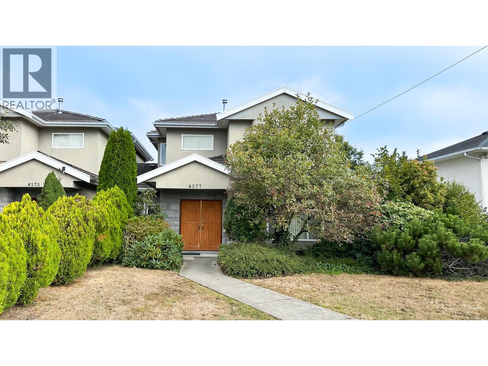 6577 Aubrey St, Burnaby, BC V5B 2E3