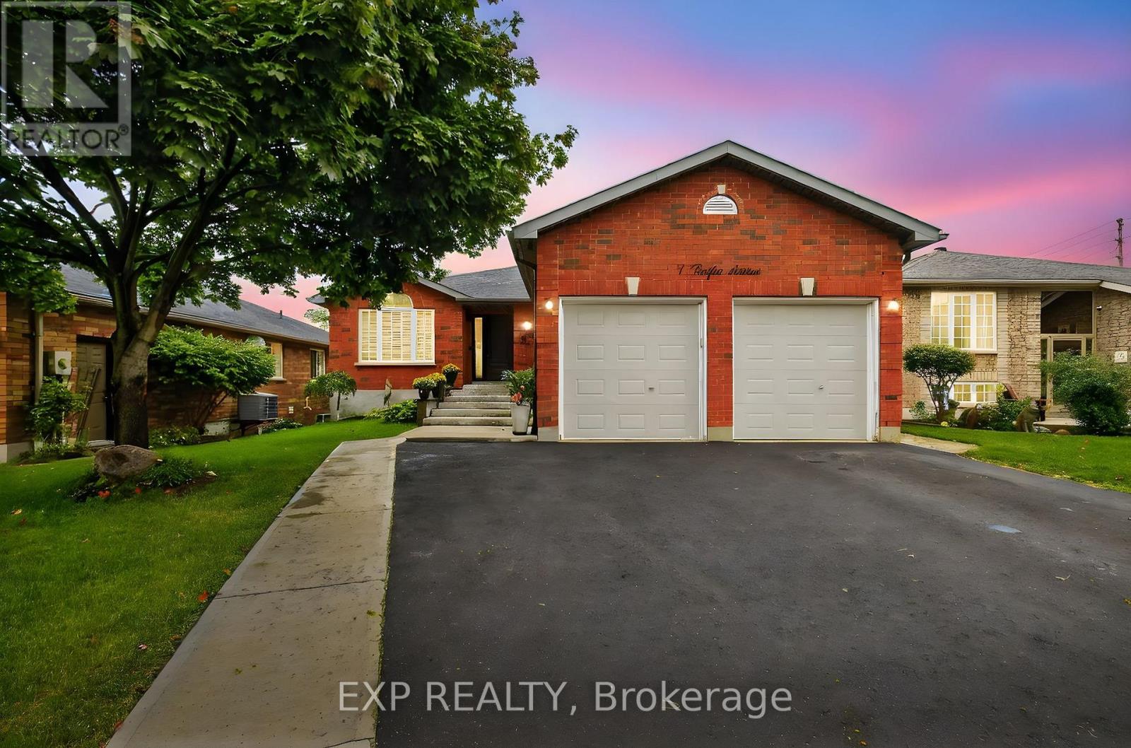 7 Pacific Ave, Barrie, ON L4M 7E7