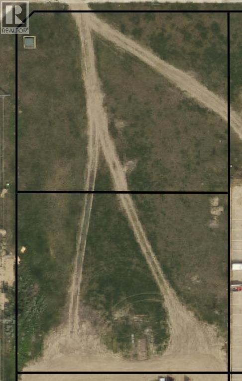 9907 9915 80 St, Peace River, AB T8S 1R2