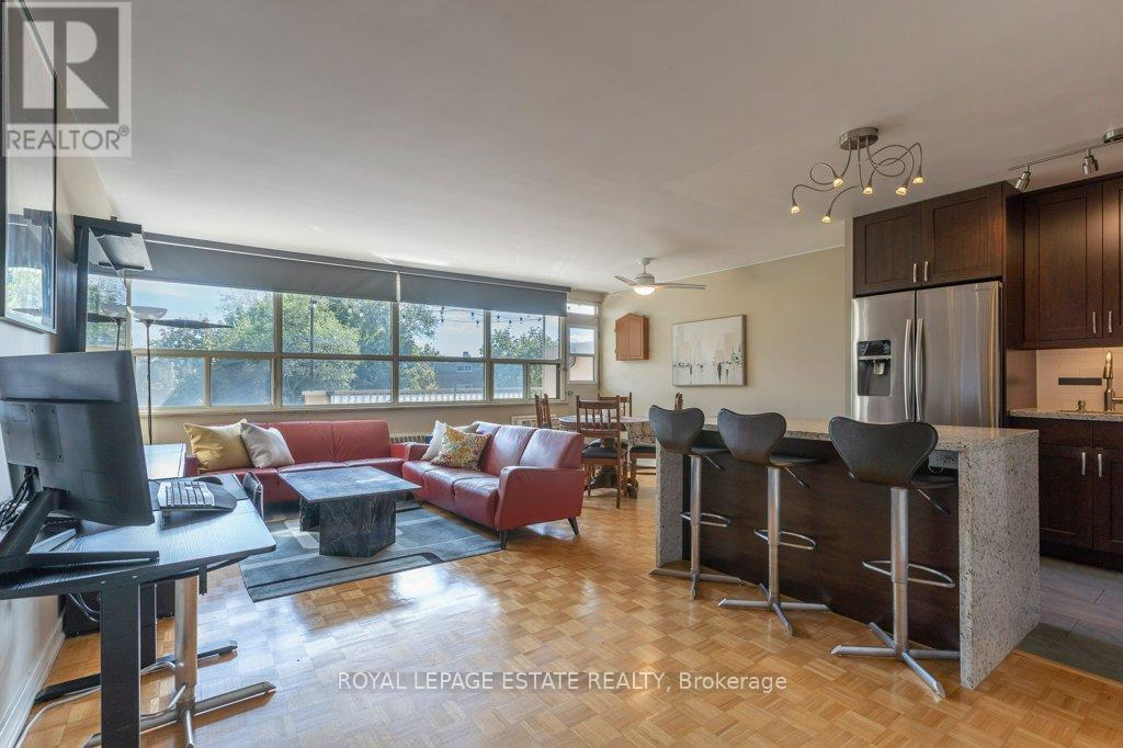 305 160 The Donway W, Toronto, ON M3C 2G1
