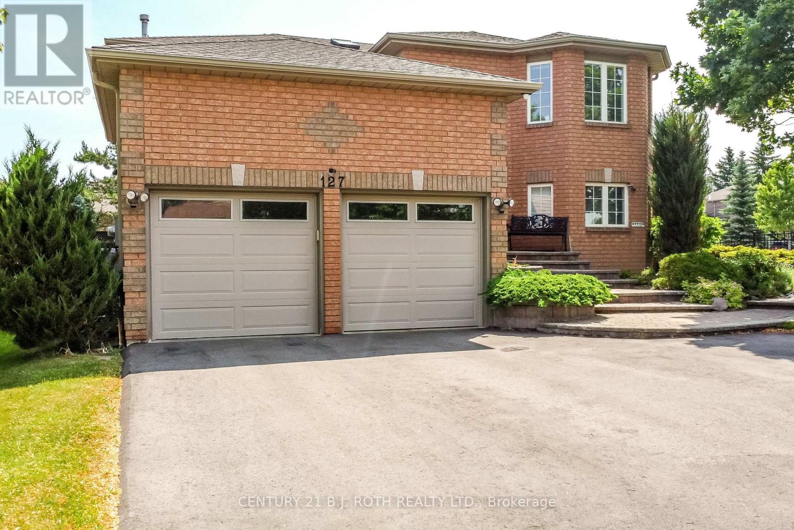 127 Golden Meadow Rd, Barrie, ON L4N 8K2