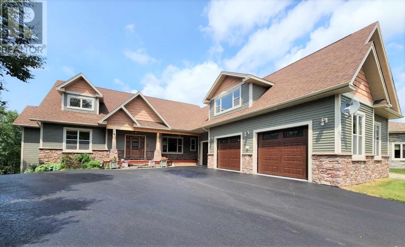 28 Bowater Blvd, Pasadena, NL A0L 1K0