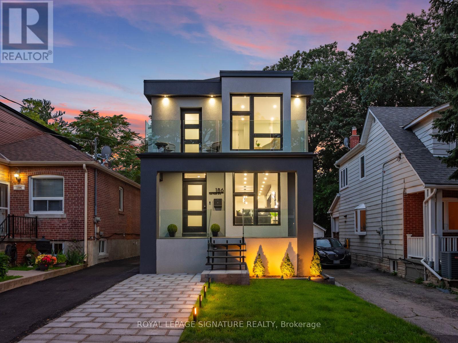 186 Oak Park Ave, Toronto, ON M4C 4M8