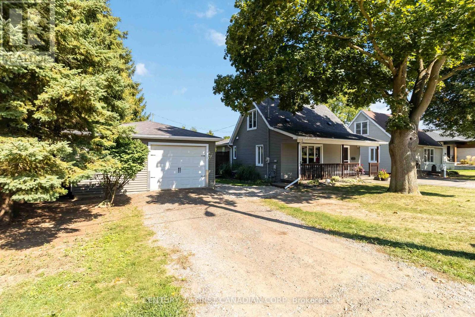 16 Churchill Dr, Brant, ON N3L 1J1