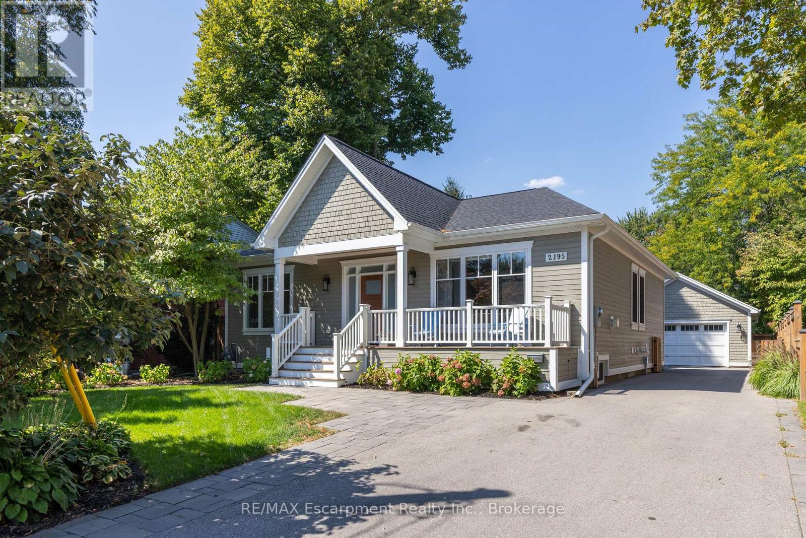 2195 Courtland Dr, Burlington, ON L7R 1S2