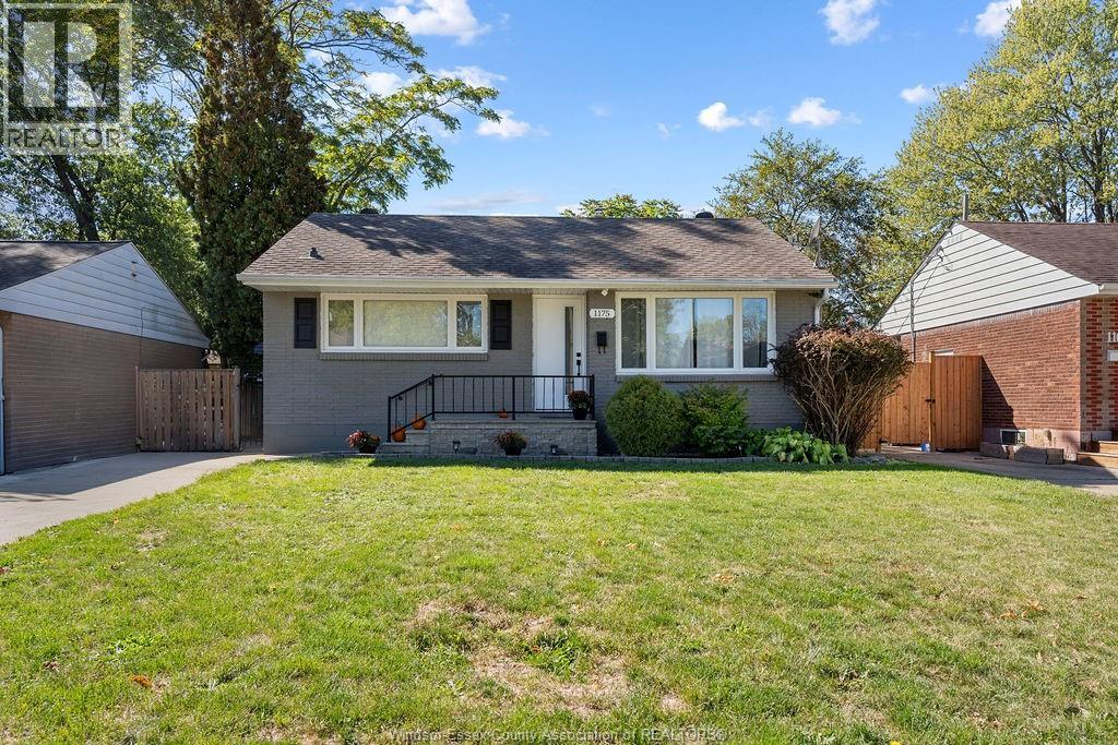 1175 Reedmere Ave, Windsor, ON N8S 2M2