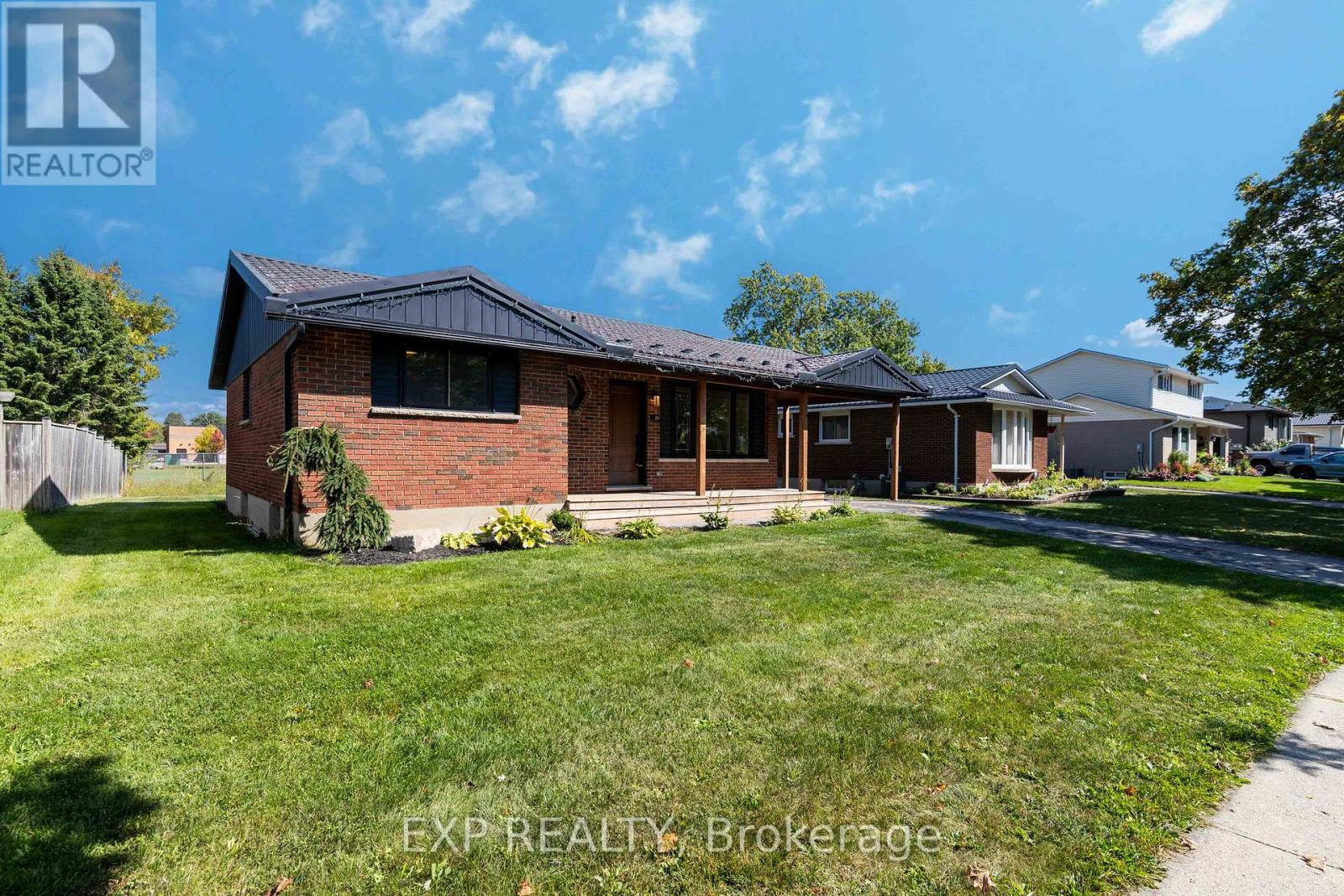 88 Oak St, Stratford, ON N5A 6Z1