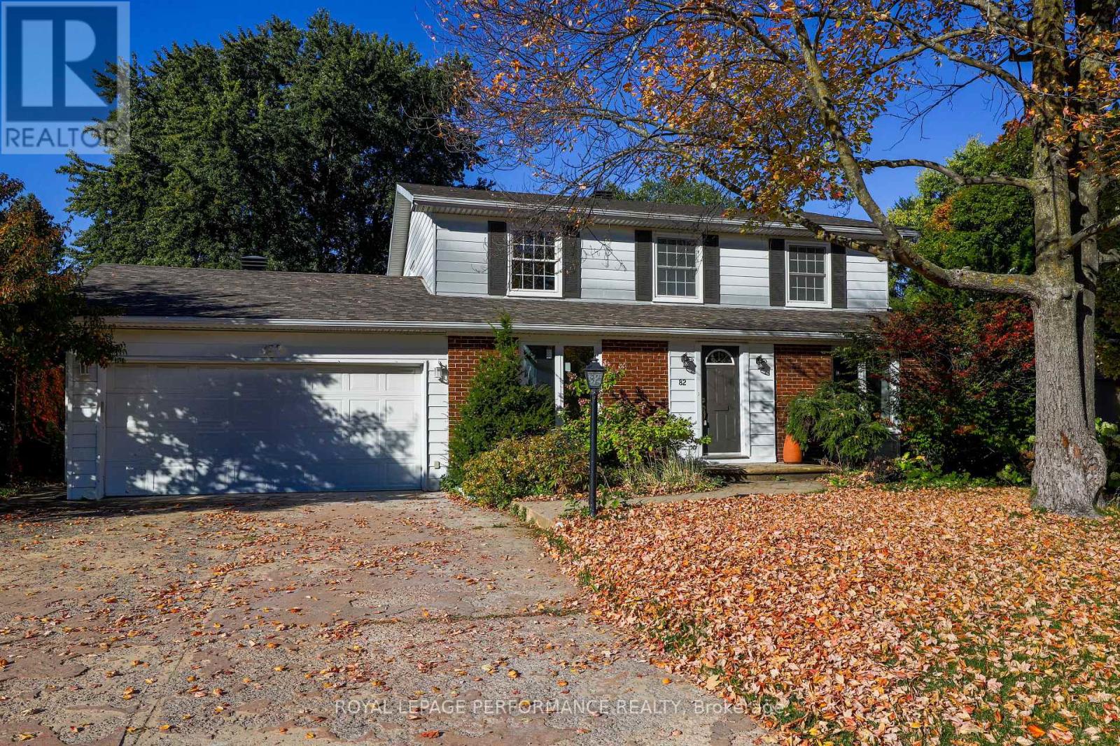 82 Queensline Dr, Ottawa, ON K2H 7J5