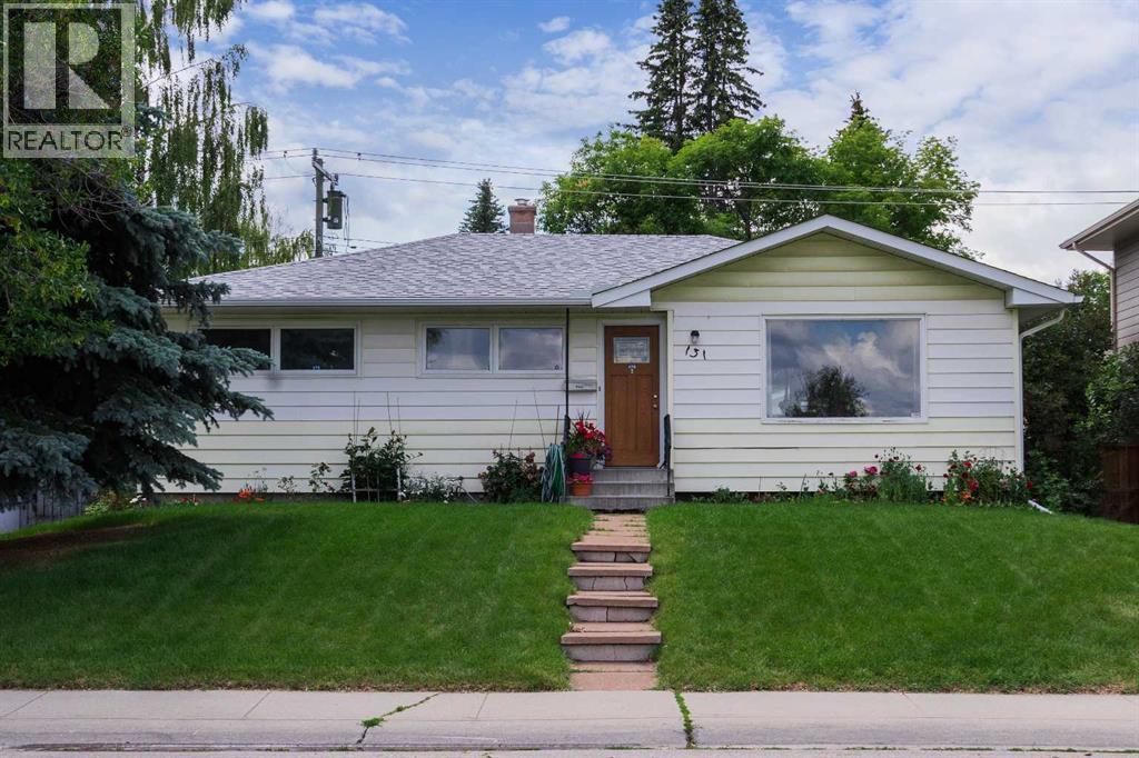 131 Hillgrove Cres SW, Calgary, AB T2V 3K9