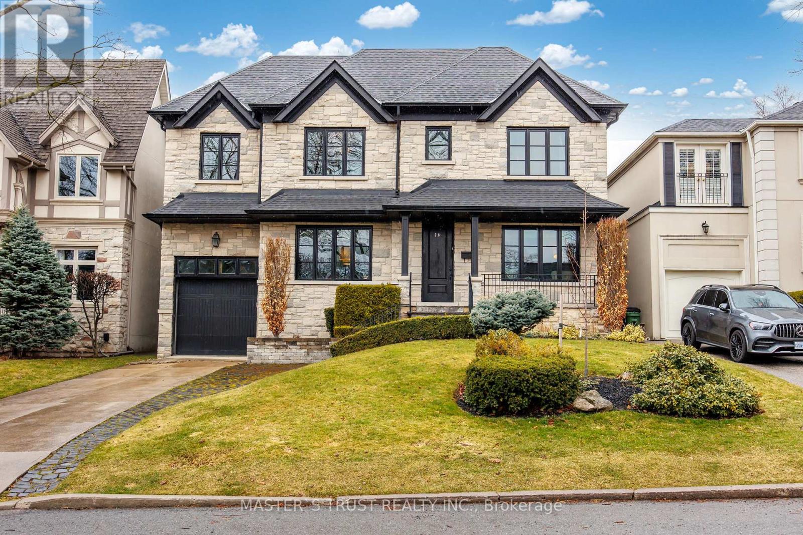 28 Forest Ridge Dr, Toronto, ON M6B 1H3
