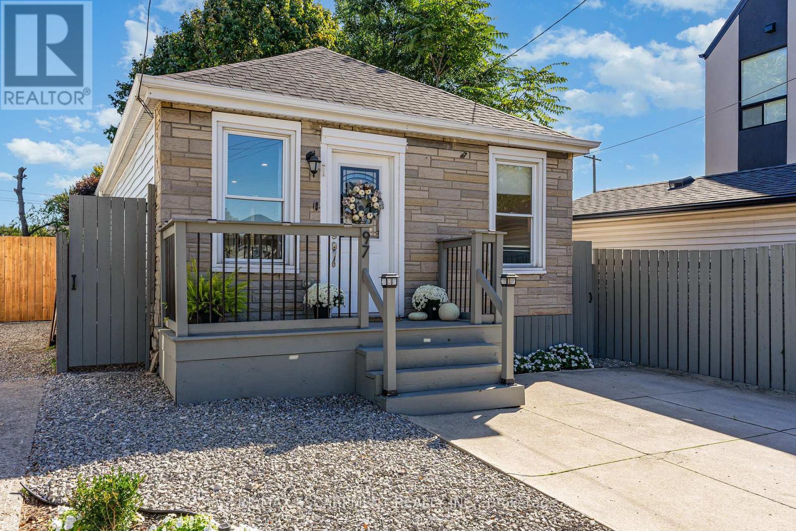 97 E 31st St, Hamilton, ON L8V 3N9