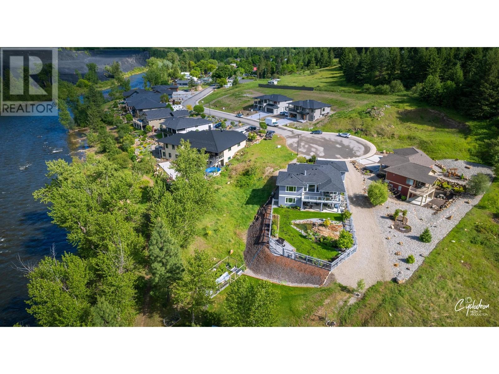 8840 Riverside Dr, Grand Forks, BC V0H 1H0