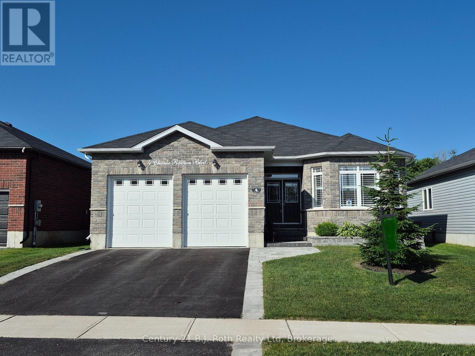 4 Charlie Rawson Blvd, Tay, ON L0K 2A0