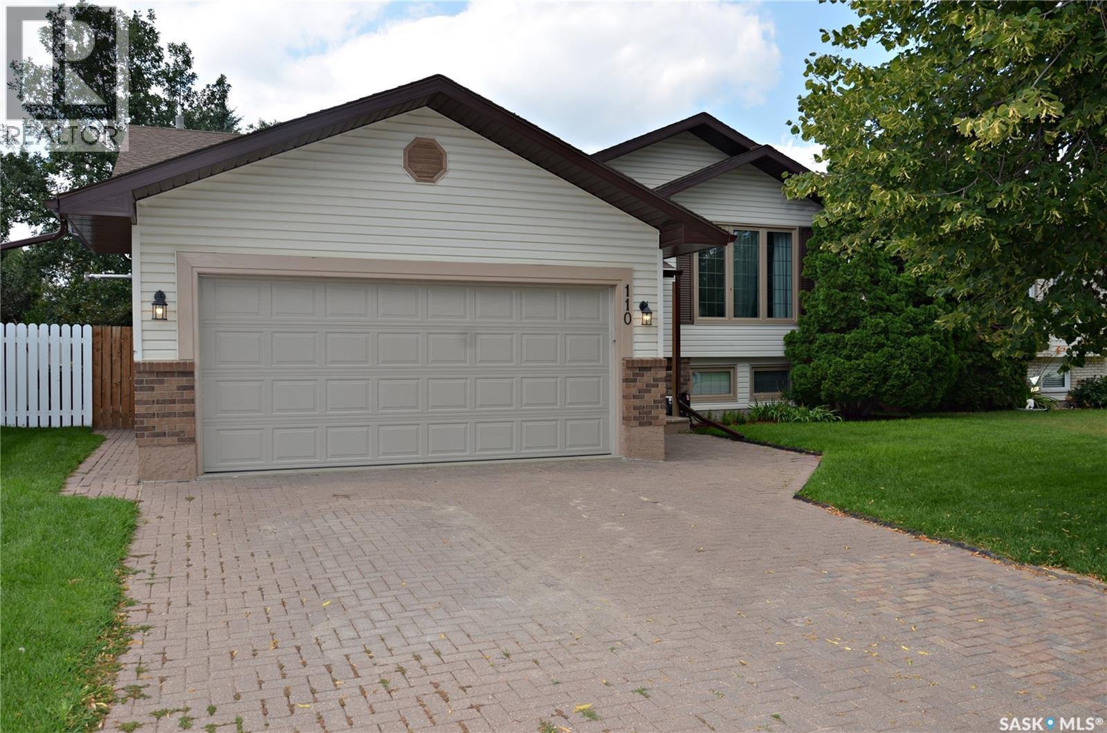 110 Bronson Cres, Saskatoon, SK S7J 5C8