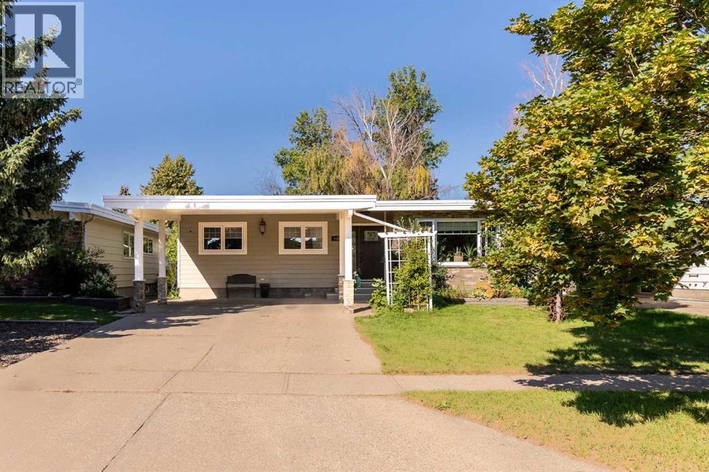 1126 Great Lakes Rd S, Lethbridge, AB T1K 3N6
