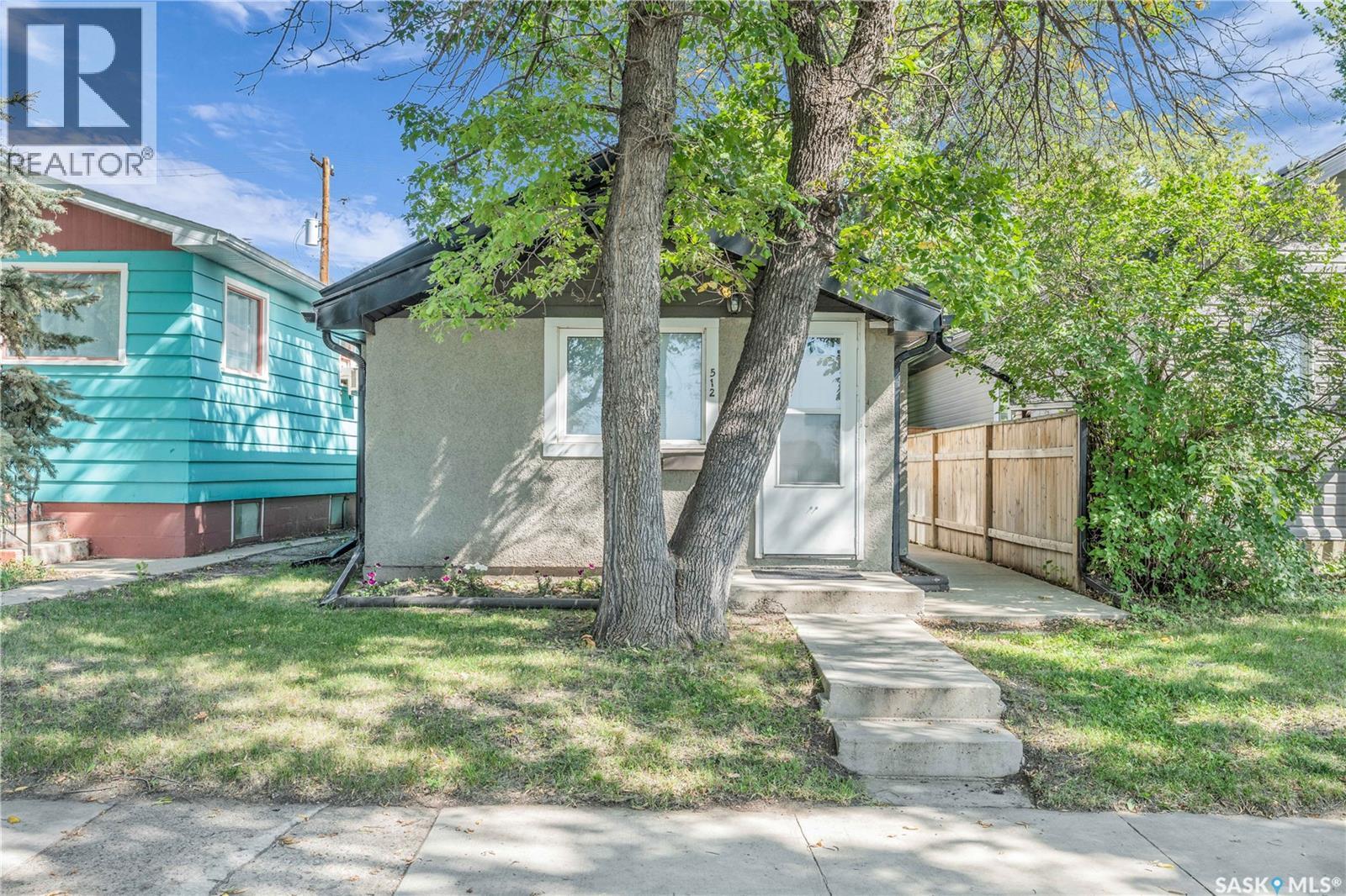 512 J Ave N, Saskatoon, SK S7L 2K5