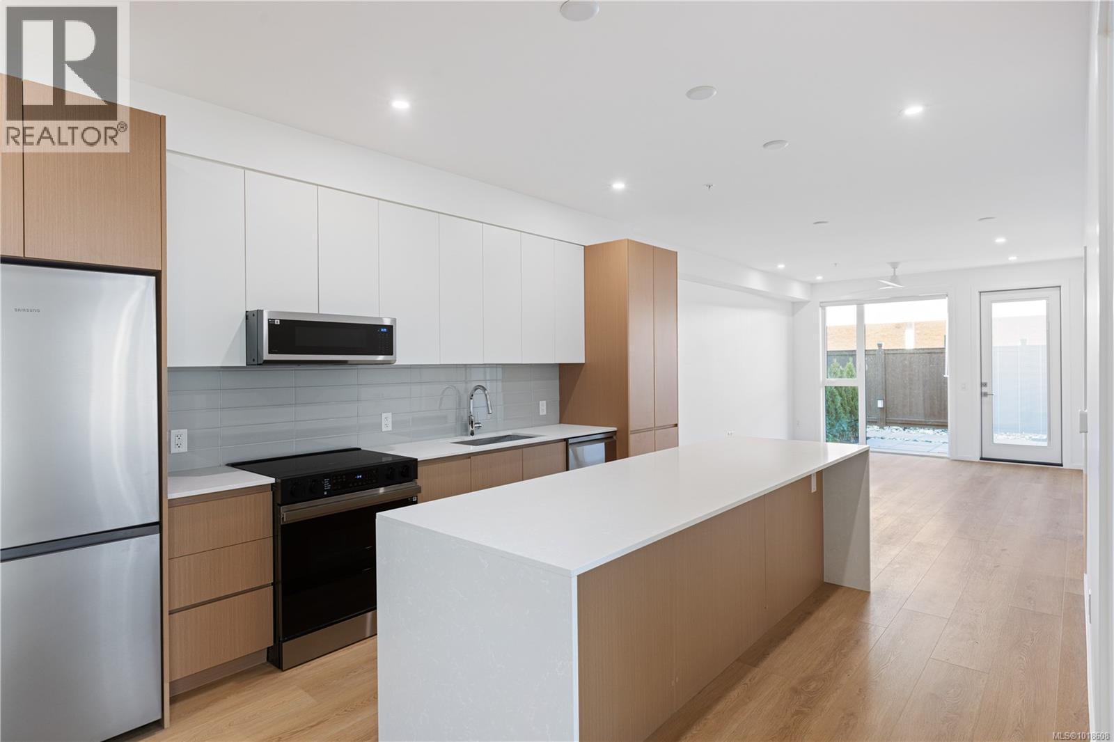 2374 Oakville Ave Unit 109 Ave, Sidney, BC V8L 1V5