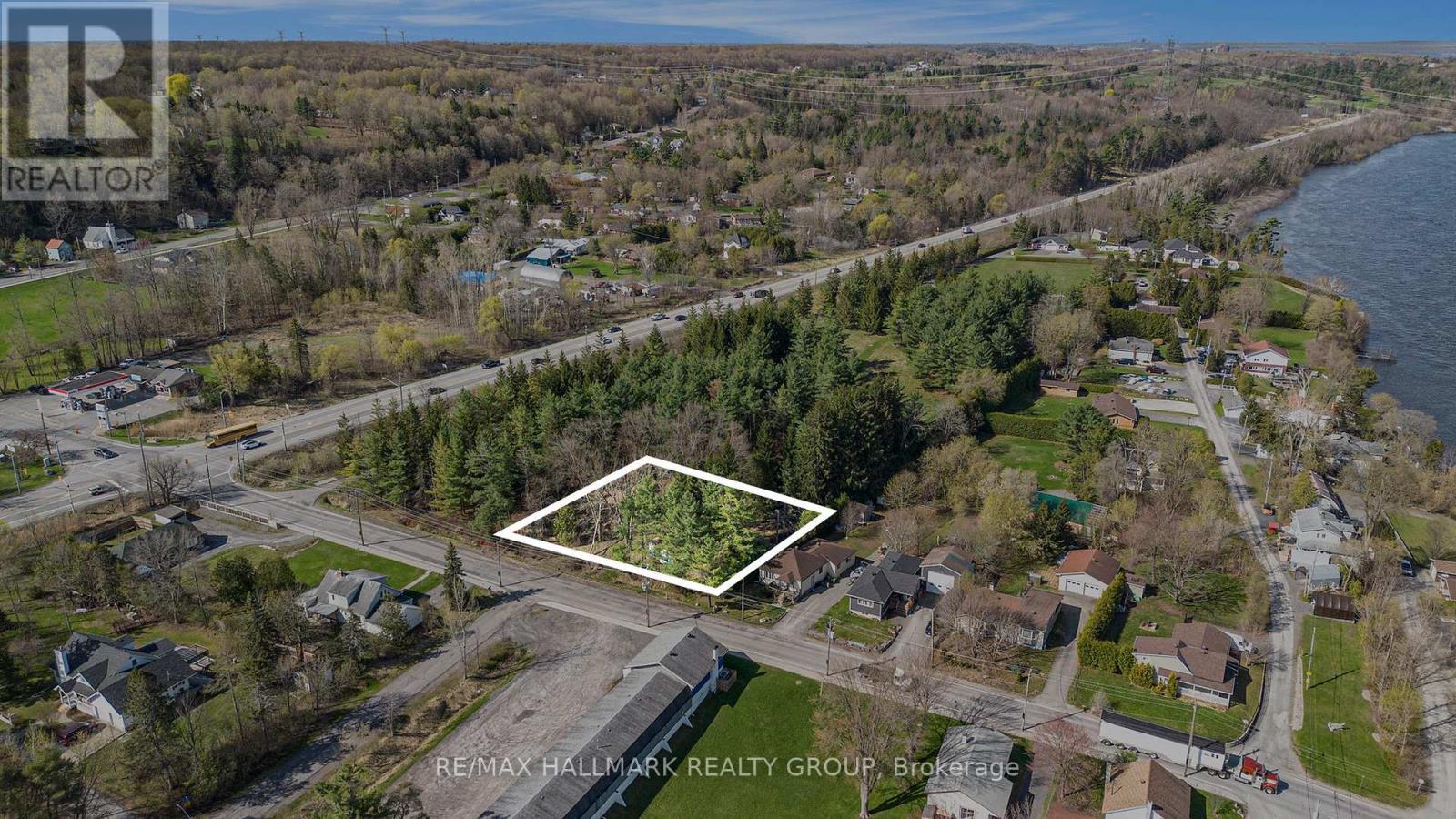 942 Cameron St, Ottawa, ON K4C 1C6