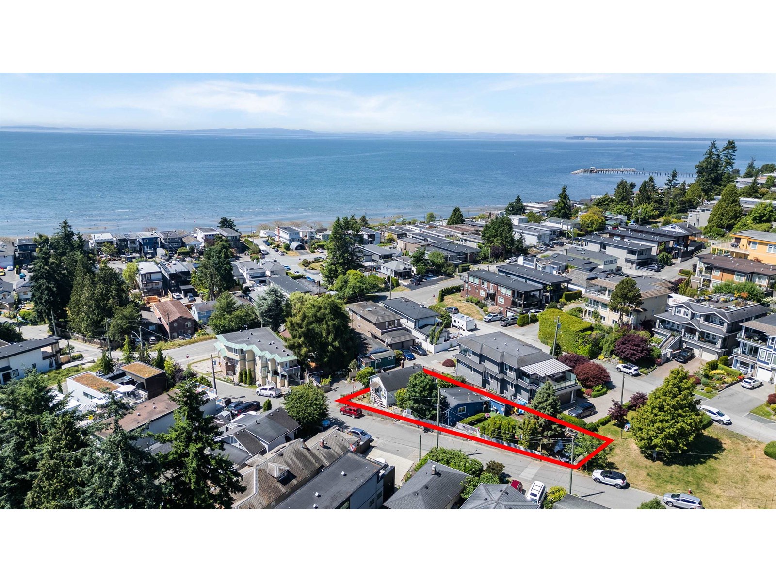 931 Finlay St, White Rock, BC V4B 4K5