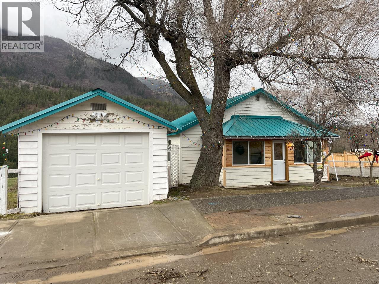 124 Fraser St, Lytton, BC V0K 1Z0