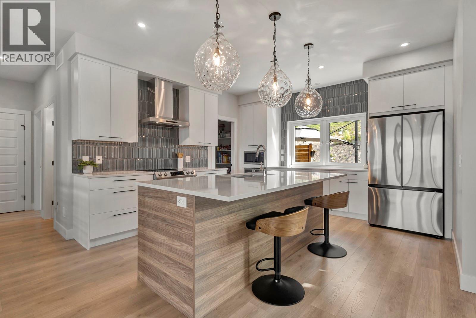 1131 Collinson Ct, Kelowna, BC V1W 0C3