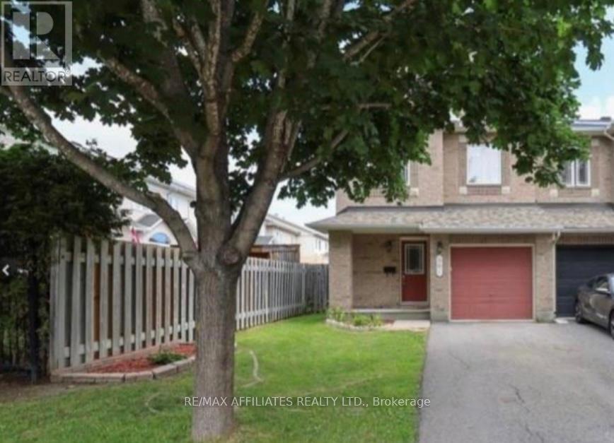 561 Aquaview Dr, Ottawa, ON K4A 4V4