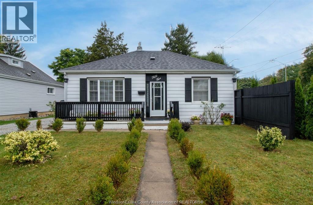 55 Mary St, Chatham, ON N7L 1A5