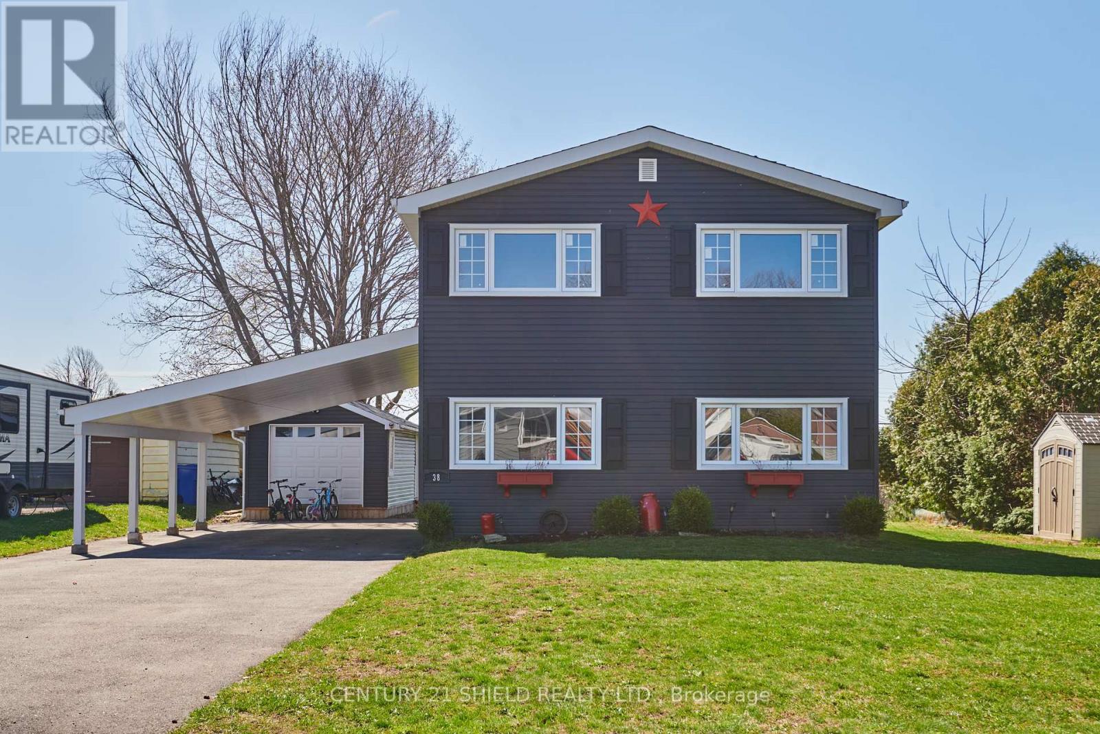 38 St Lawrence St, South Stormont, ON K0C 1M0
