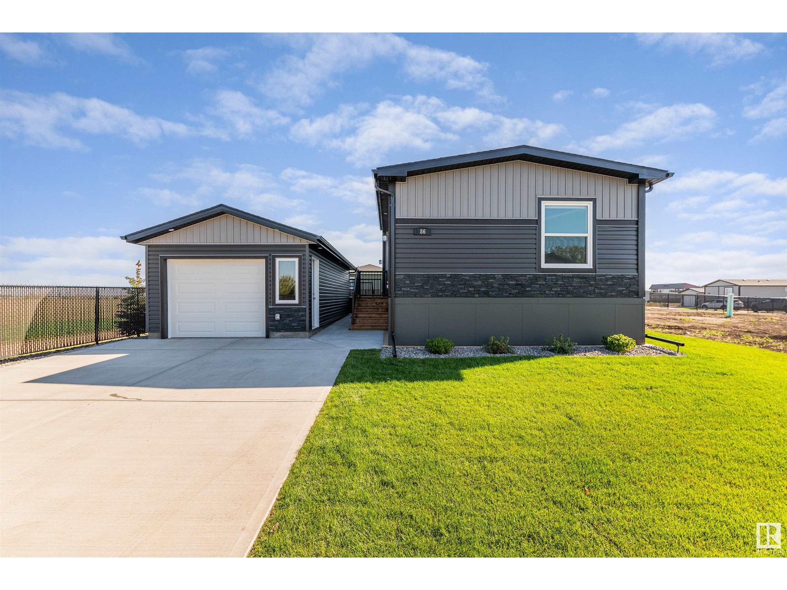 86 Meadowview Rd, Morinville, AB T8R 2P7
