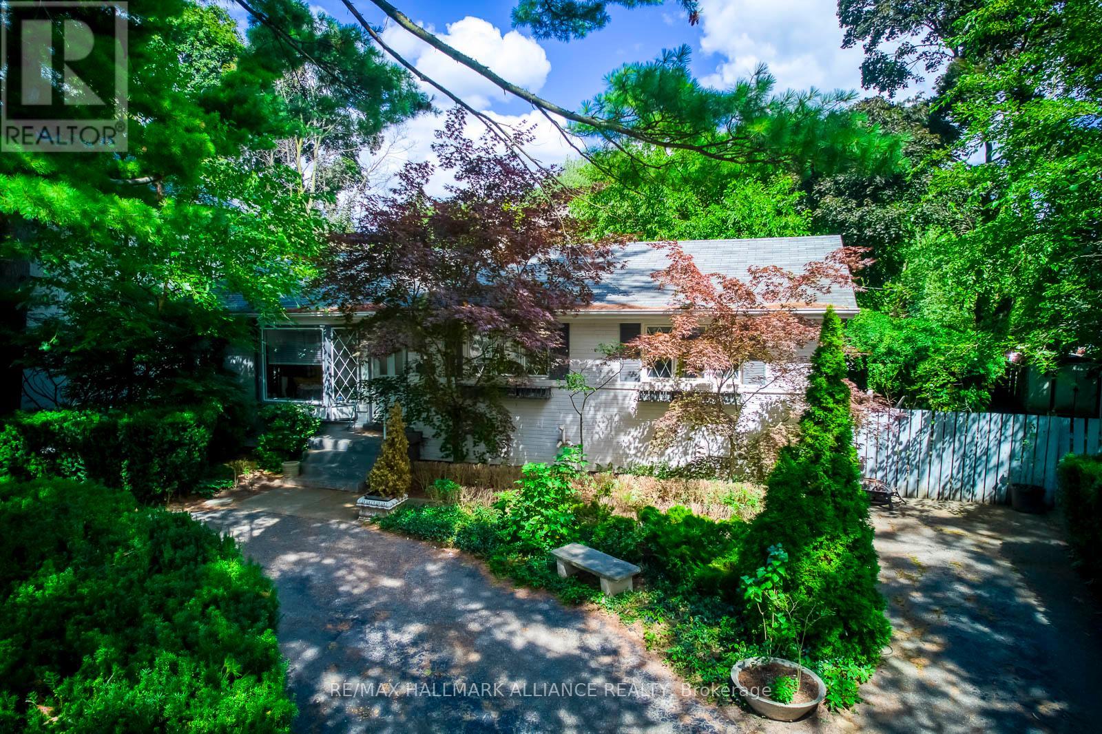 463 Drummond Rd, Oakville, ON L6J 4L7