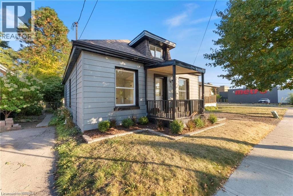 3 Dundee St, Brantford, ON N3R 4L9