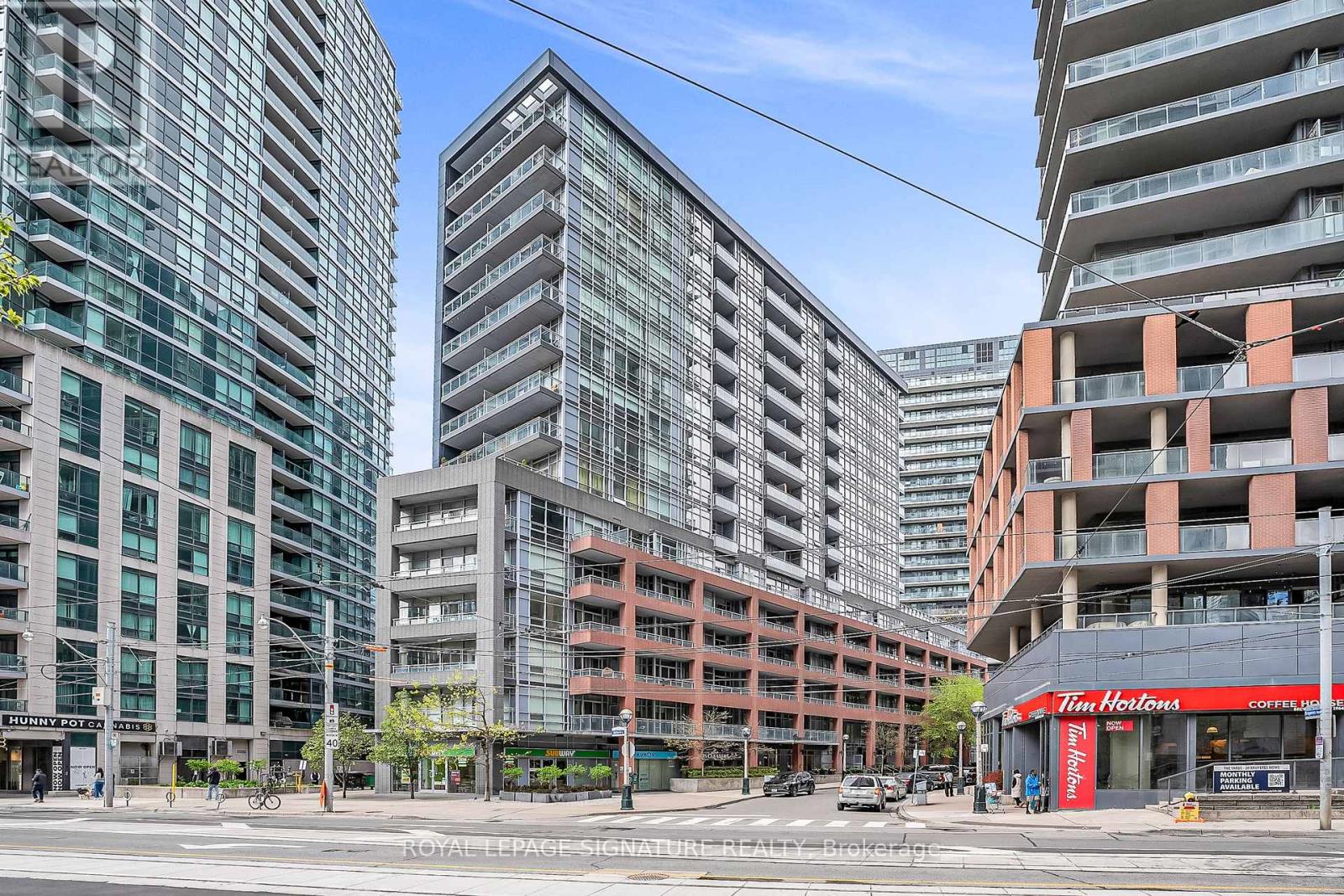 317 15 Bruyeres Mews, Toronto, ON M5V 0A7
