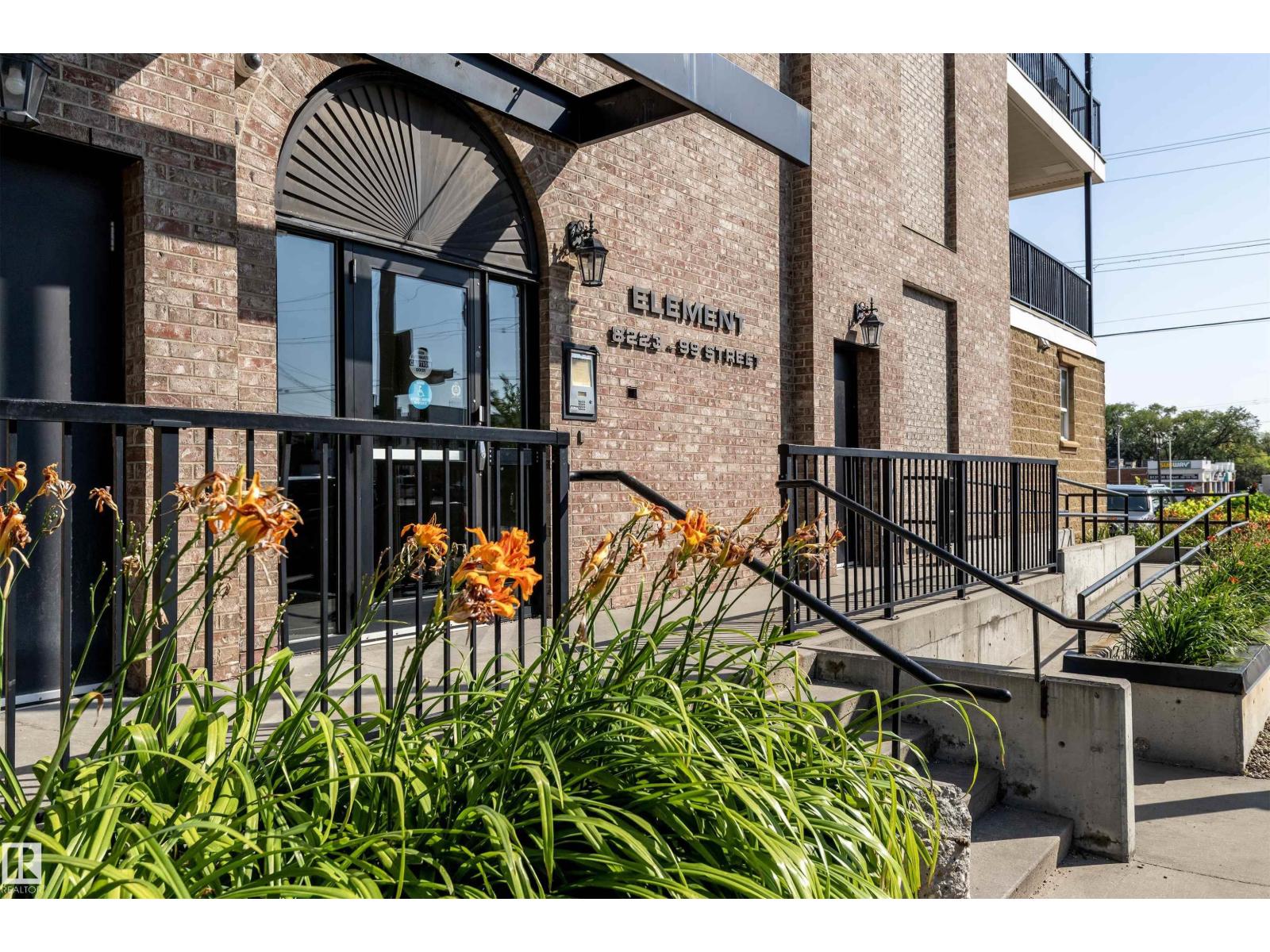 8223 99 Street Northwest #403, Edmonton, AB T6E 3T1