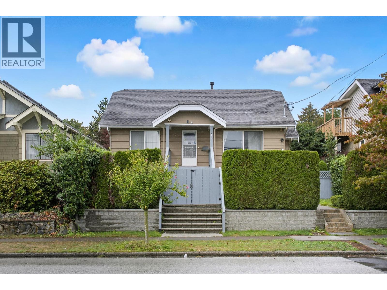 1515 Eighth Ave, New Westminster, BC V3M 2S5