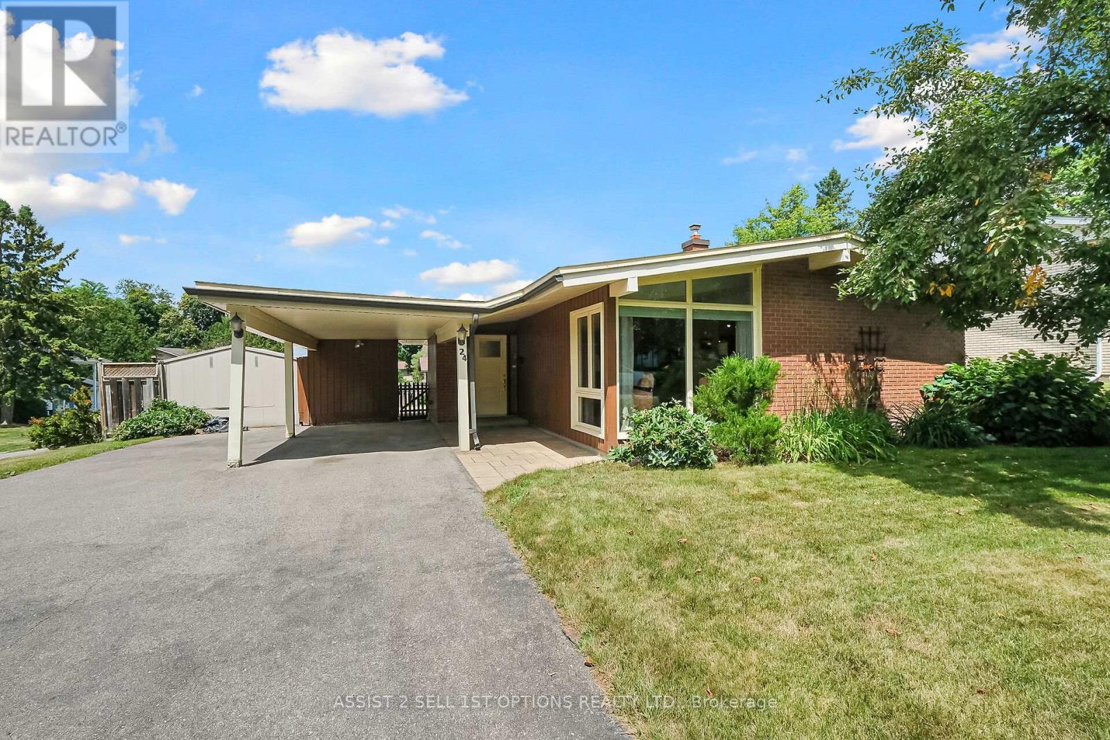 24 Barnes Cres, Ottawa, ON K2H 7C2
