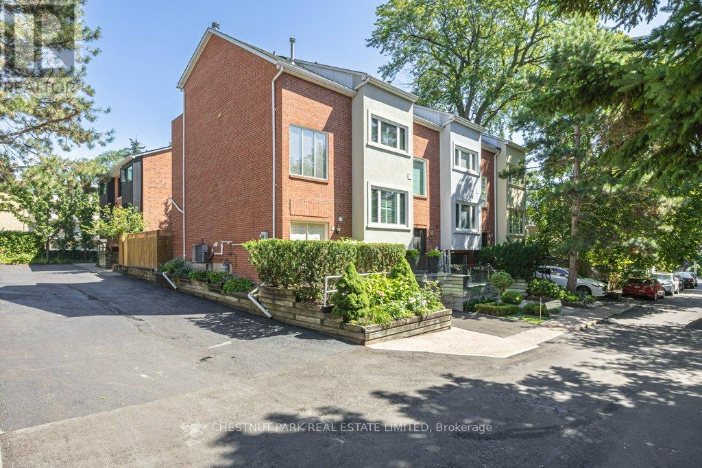 250 Broadway Ave, Toronto, ON M4P 1V9