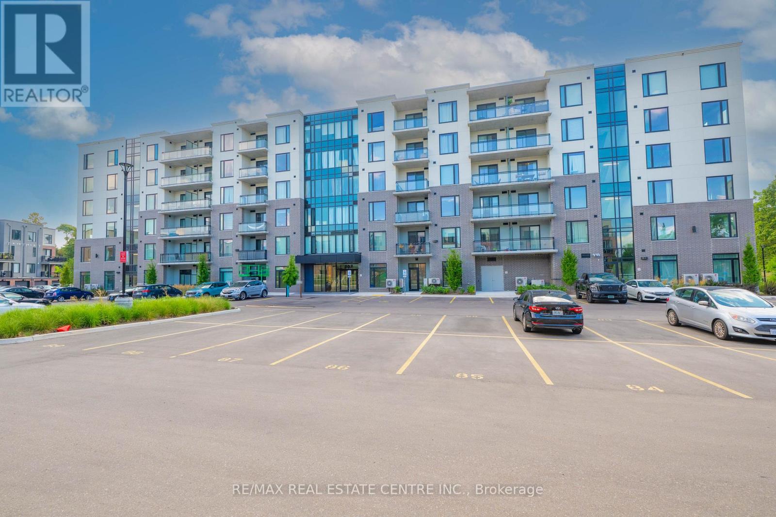 503 107 Roger St, Waterloo, ON N2J 0G3