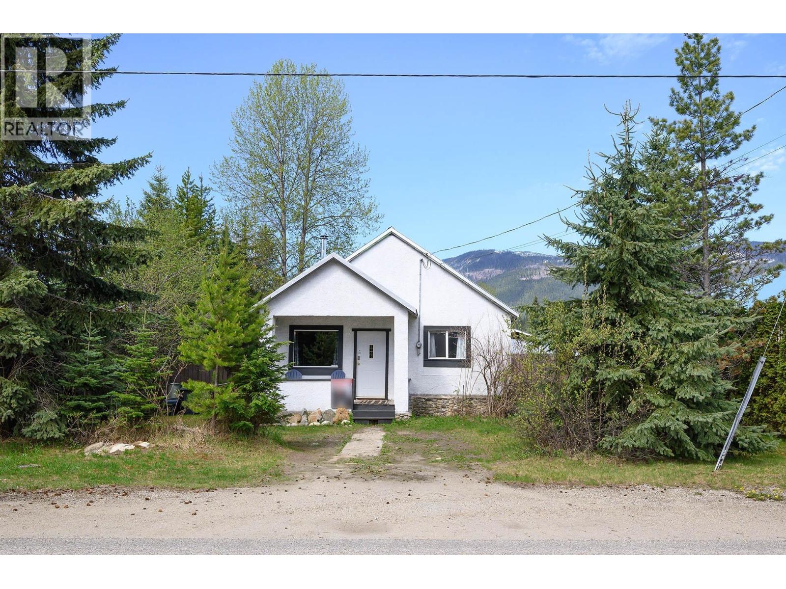 817 Main St, Blue River, BC V0E 1J0