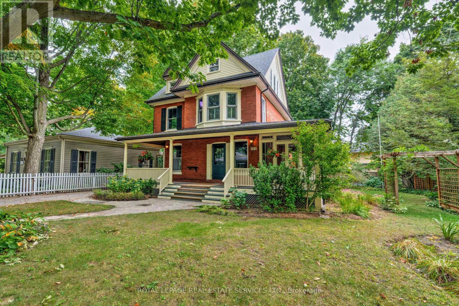 302 William St, Oakville, ON L6J 1E4