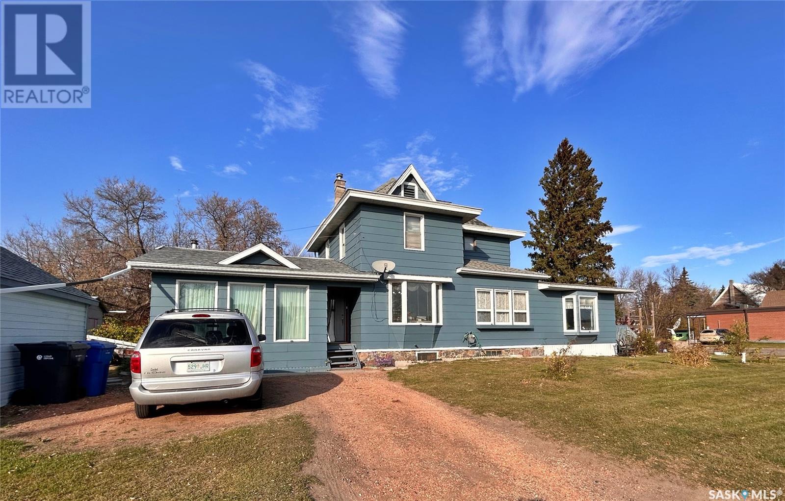 11 Warren St, Redvers, SK S0C 2H0