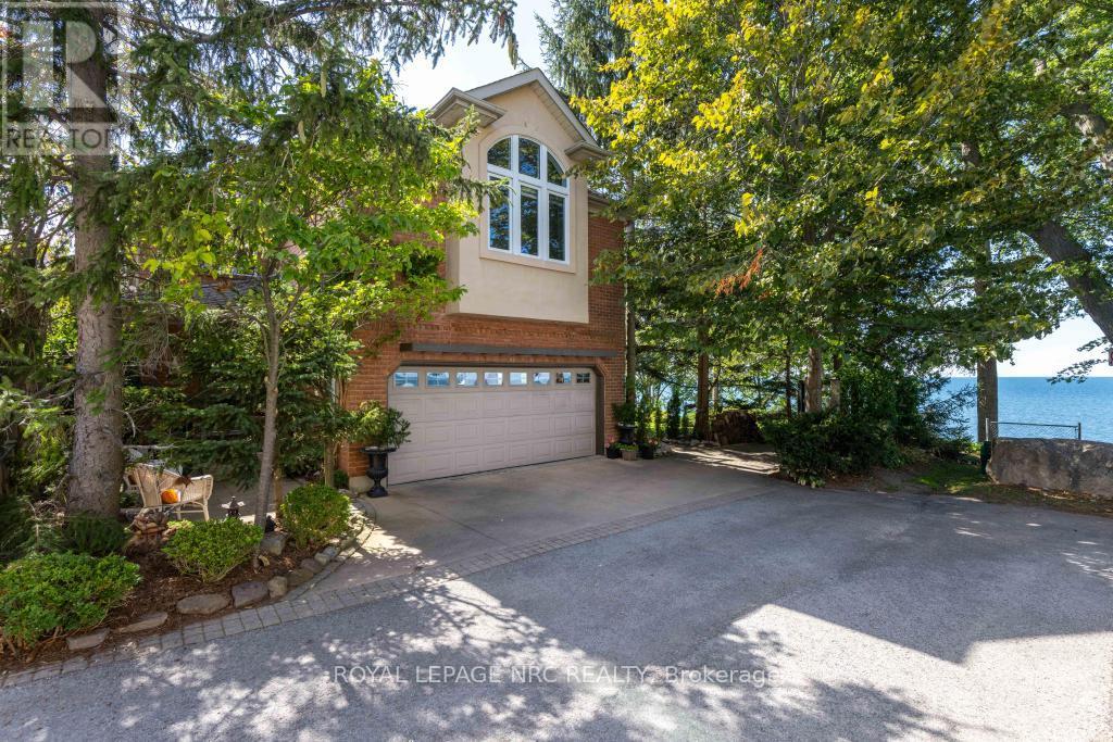 11 Abbey Ave, St. Catharines, ON L2N 5J5